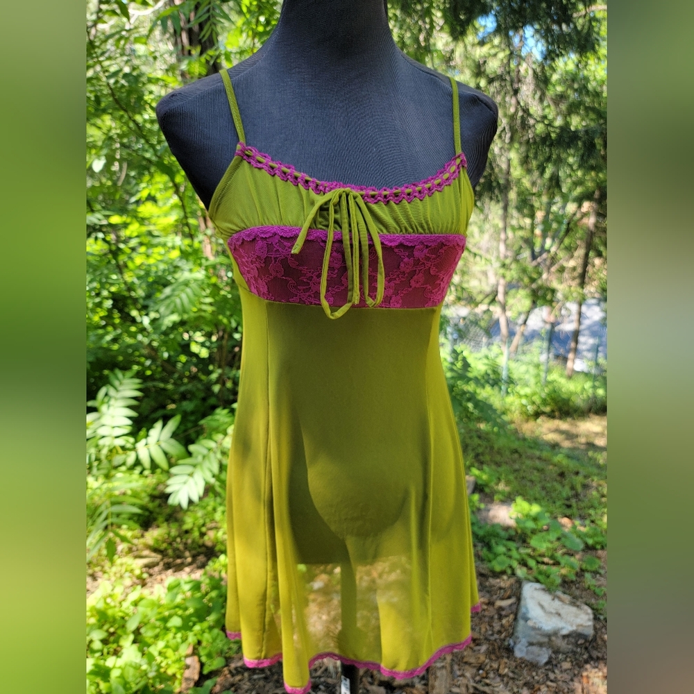 OUT FROM UNDER lime green baby doll  lingerie with hot pink lace detail size LG
